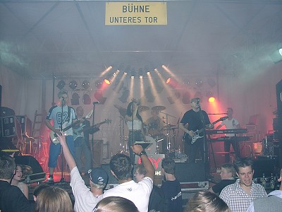 1J O Y und ihre vielen Fans