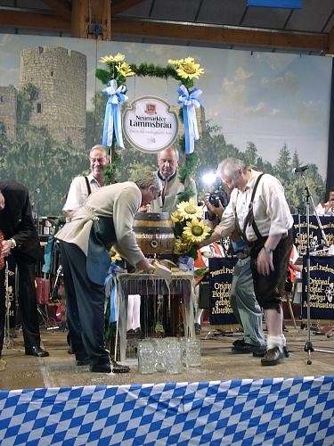 103 Bierflut beim Anstich