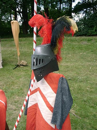 1Die Ruestung fuer die Kinder Ritterspiele