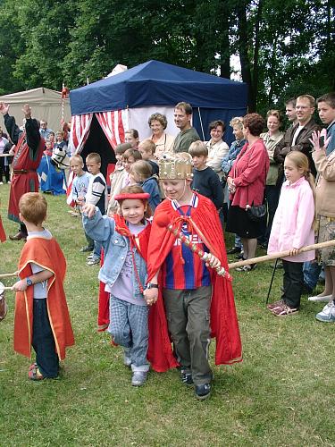 1Kinder Ritterspiel das K nigspaar