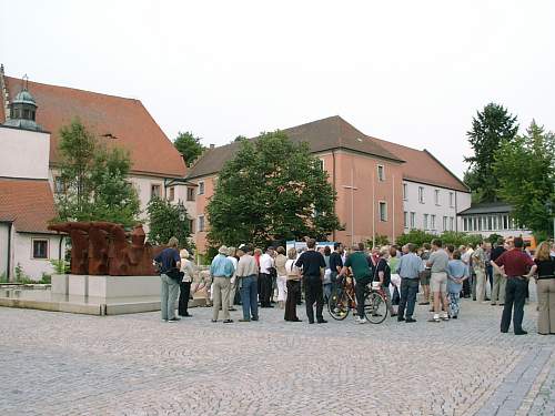 13 Zuschauer am Residenzplatz