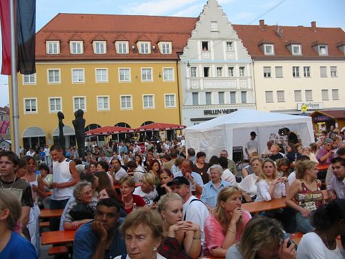 6 Publikum beim Bieranstich