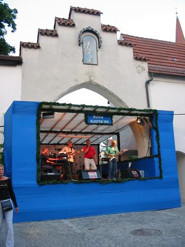 Die Kombo am Klostertor in der Blue box