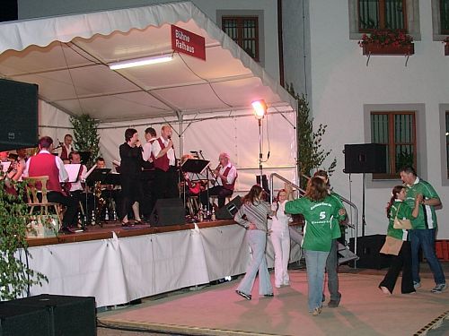Tanz vor dem Rathaus
