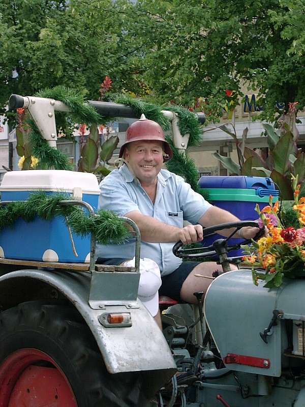 0255 Volksfestzug 110803