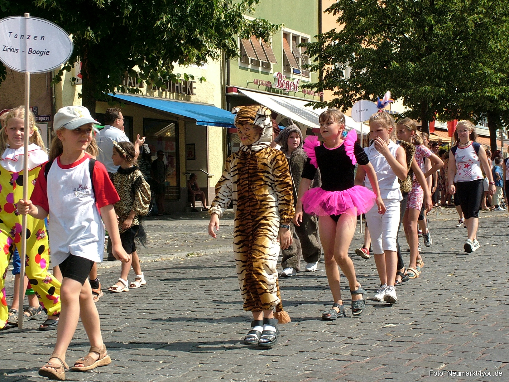 Volksfestzug 2004 160