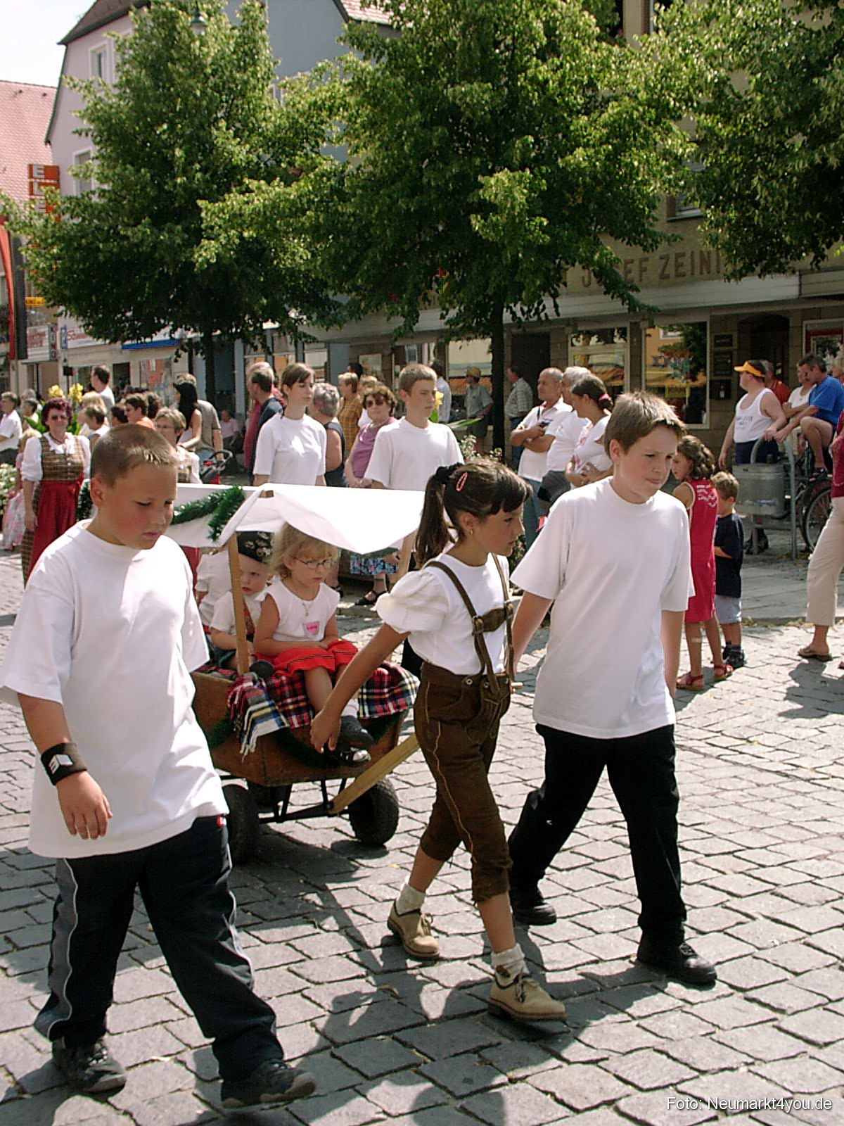 Volksfestzug 2004 23