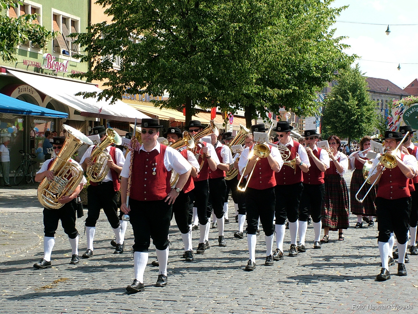 Volksfestzug 2004 77