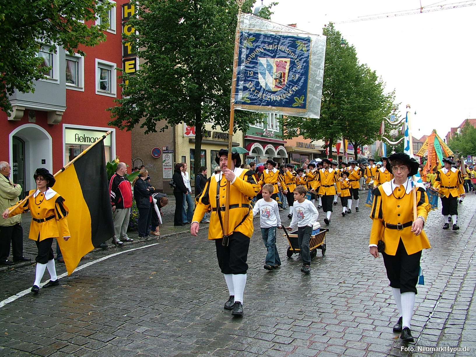 027 Volksfestzug 140805