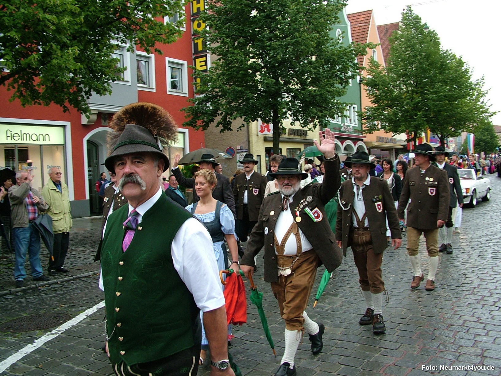 042 Volksfestzug 140805