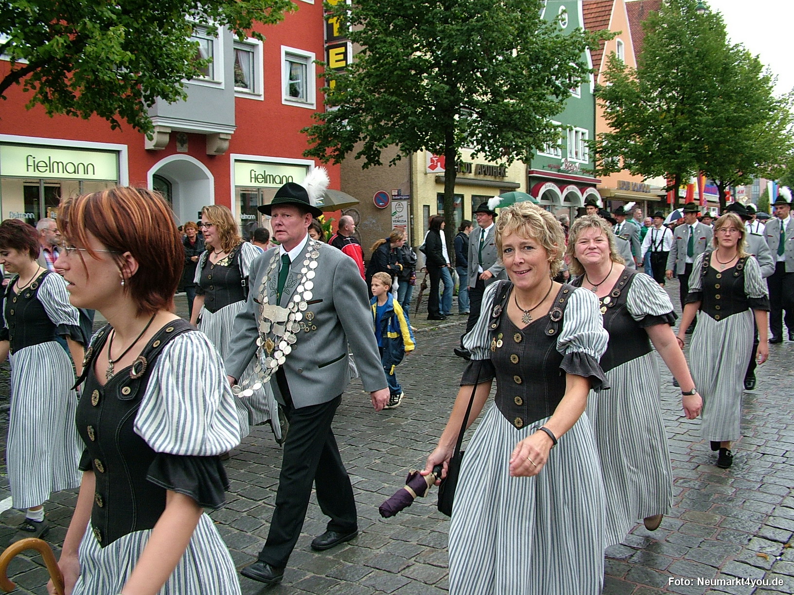 046 Volksfestzug 140805