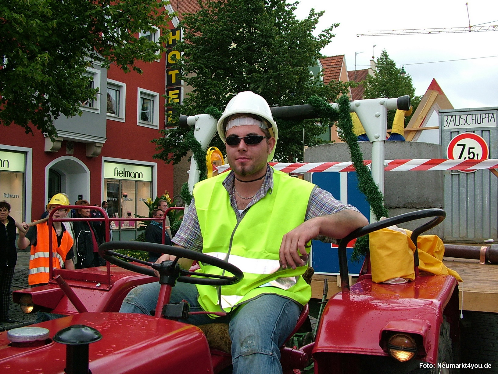 097 Volksfestzug 140805