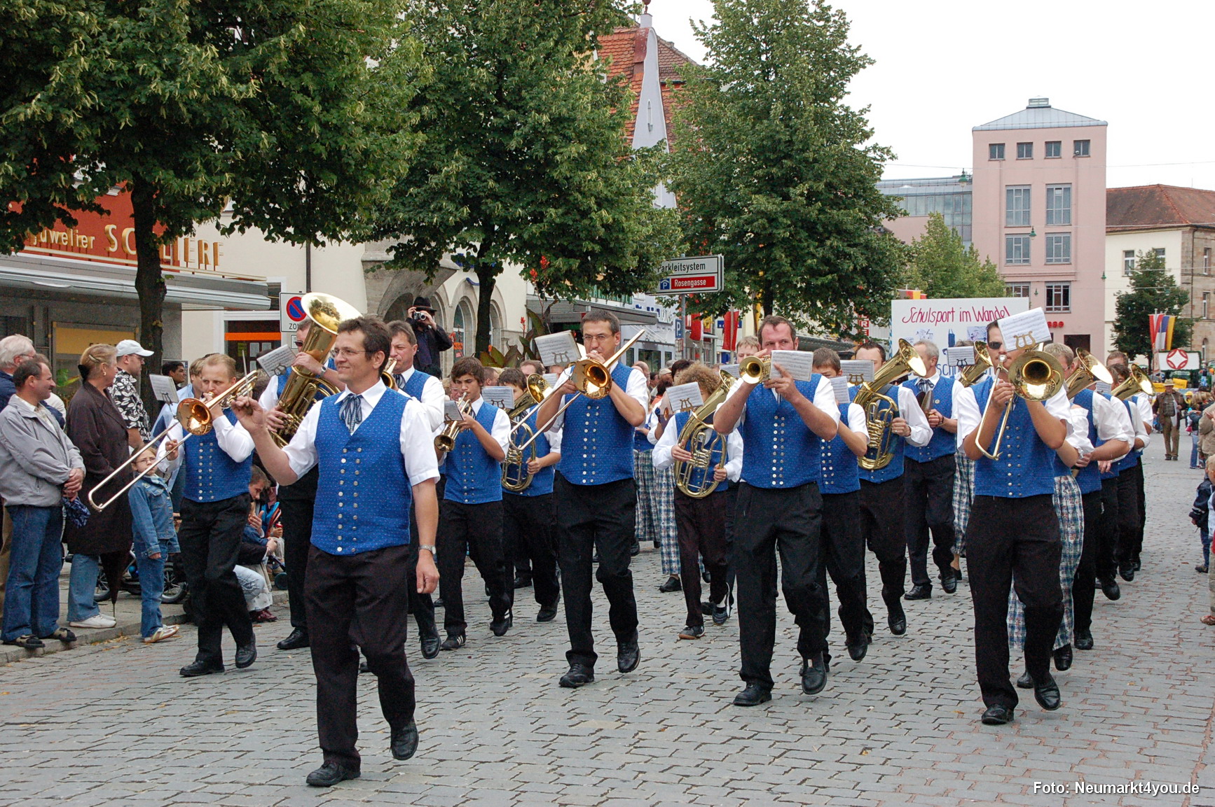 0135 Volksfestzug 130806
