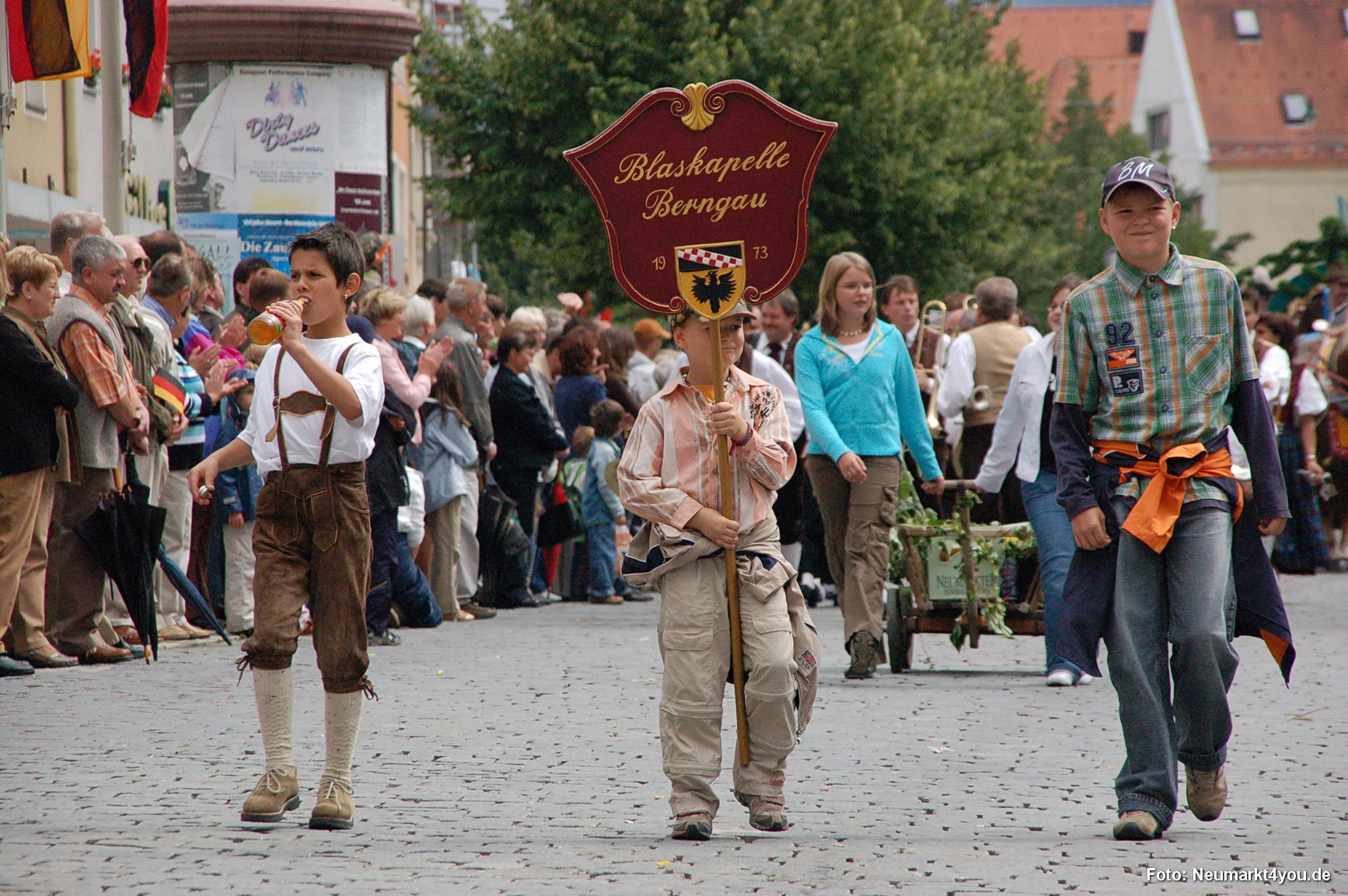 0230 Volksfestzug 130806