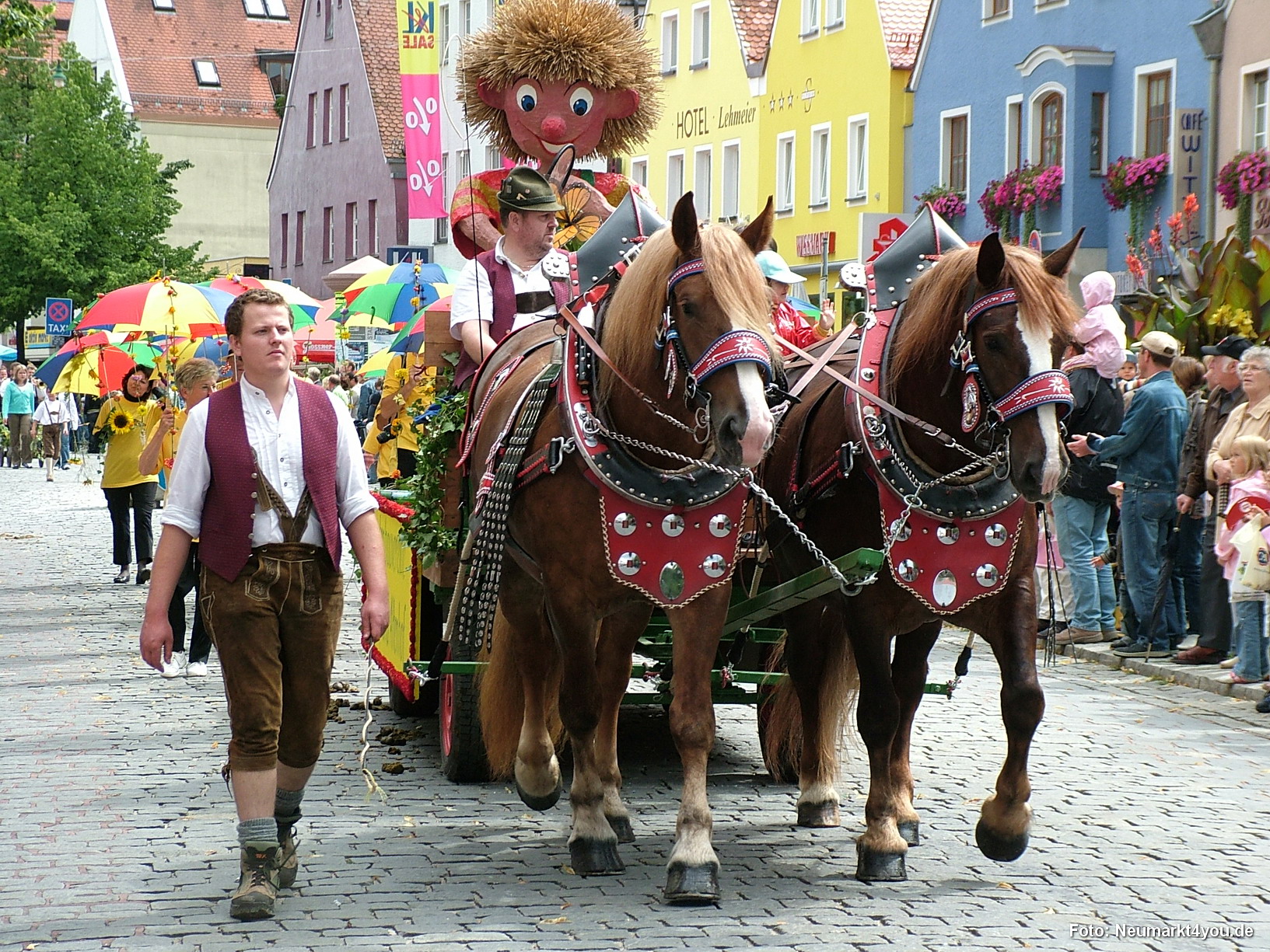 0590 Volksfestzug 130806