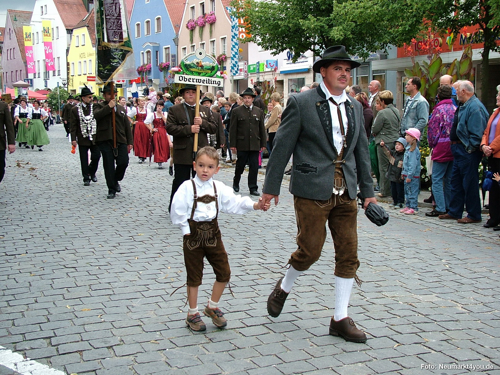0635 Volksfestzug 130806