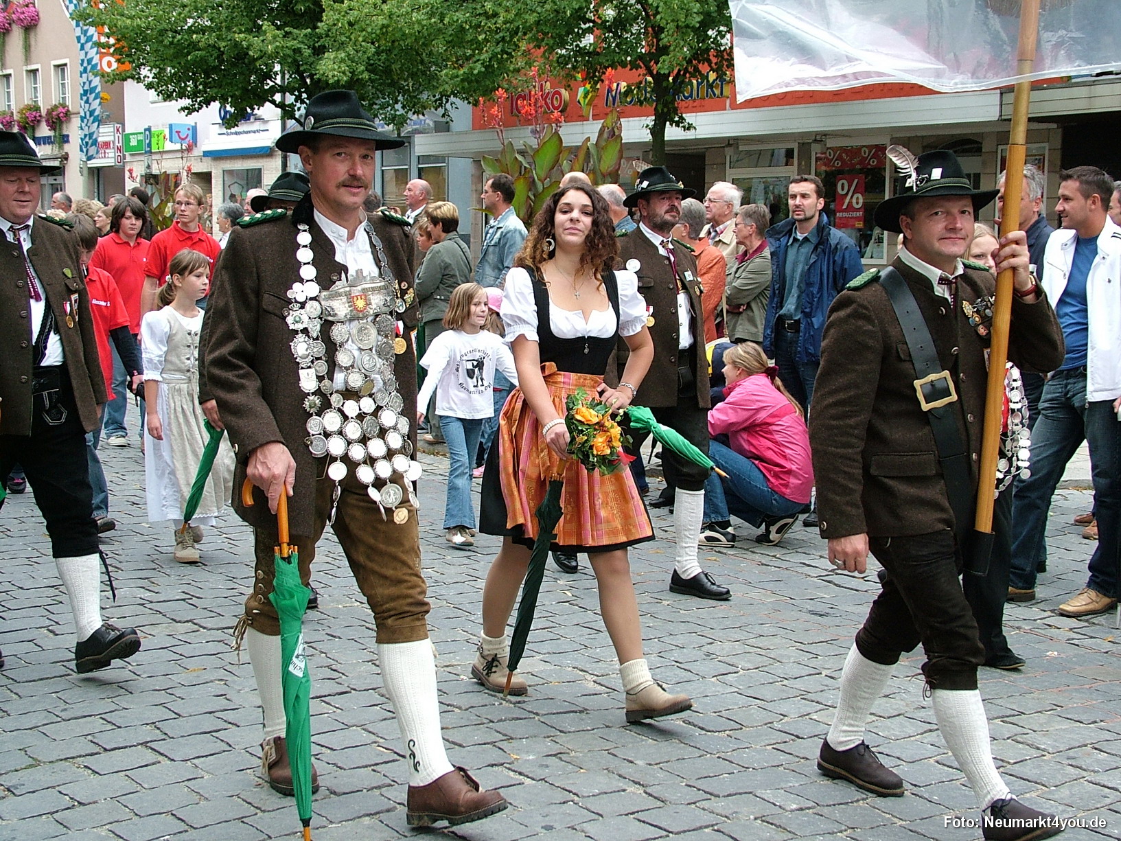 0640 Volksfestzug 130806