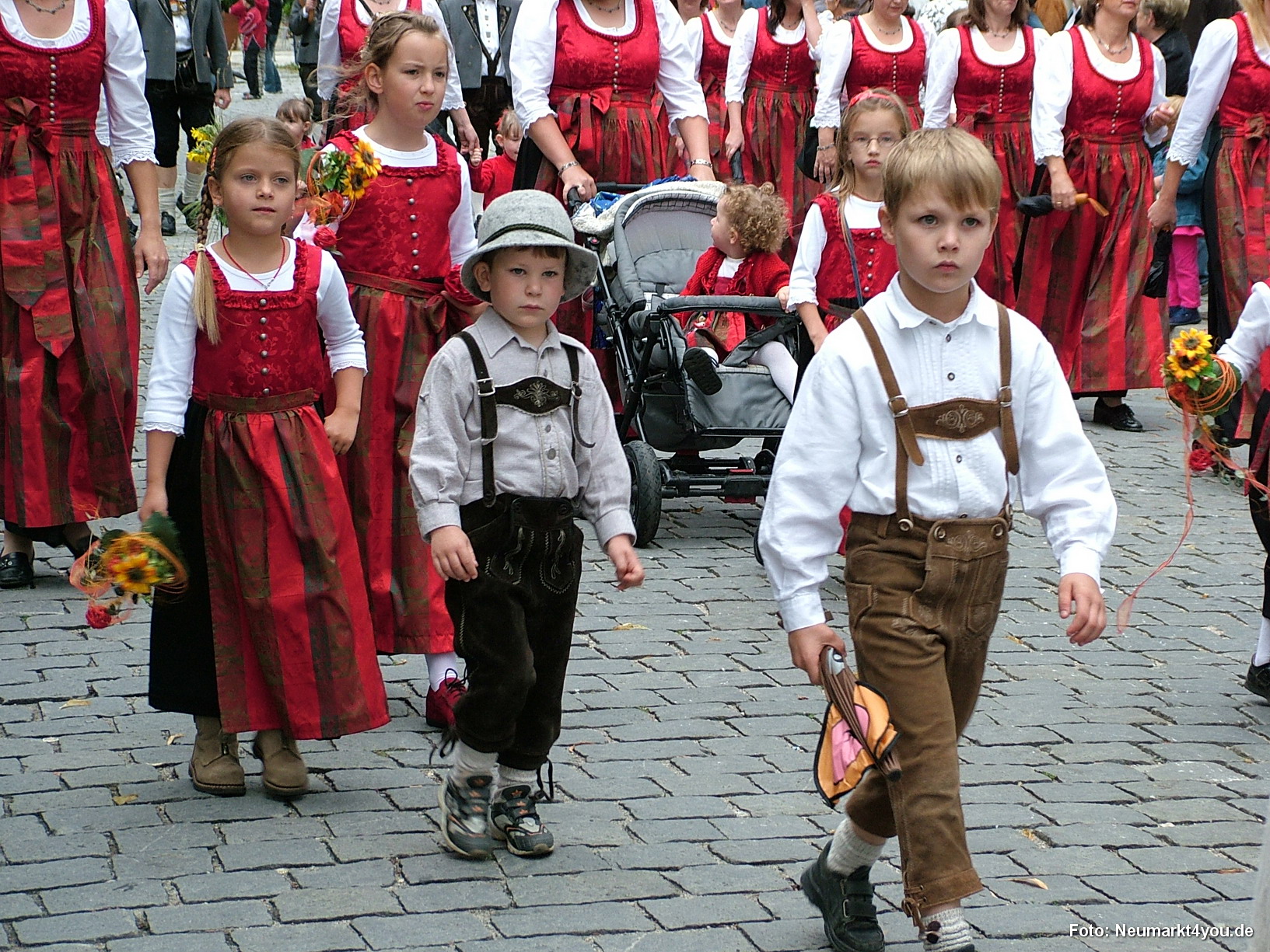 0665 Volksfestzug 130806