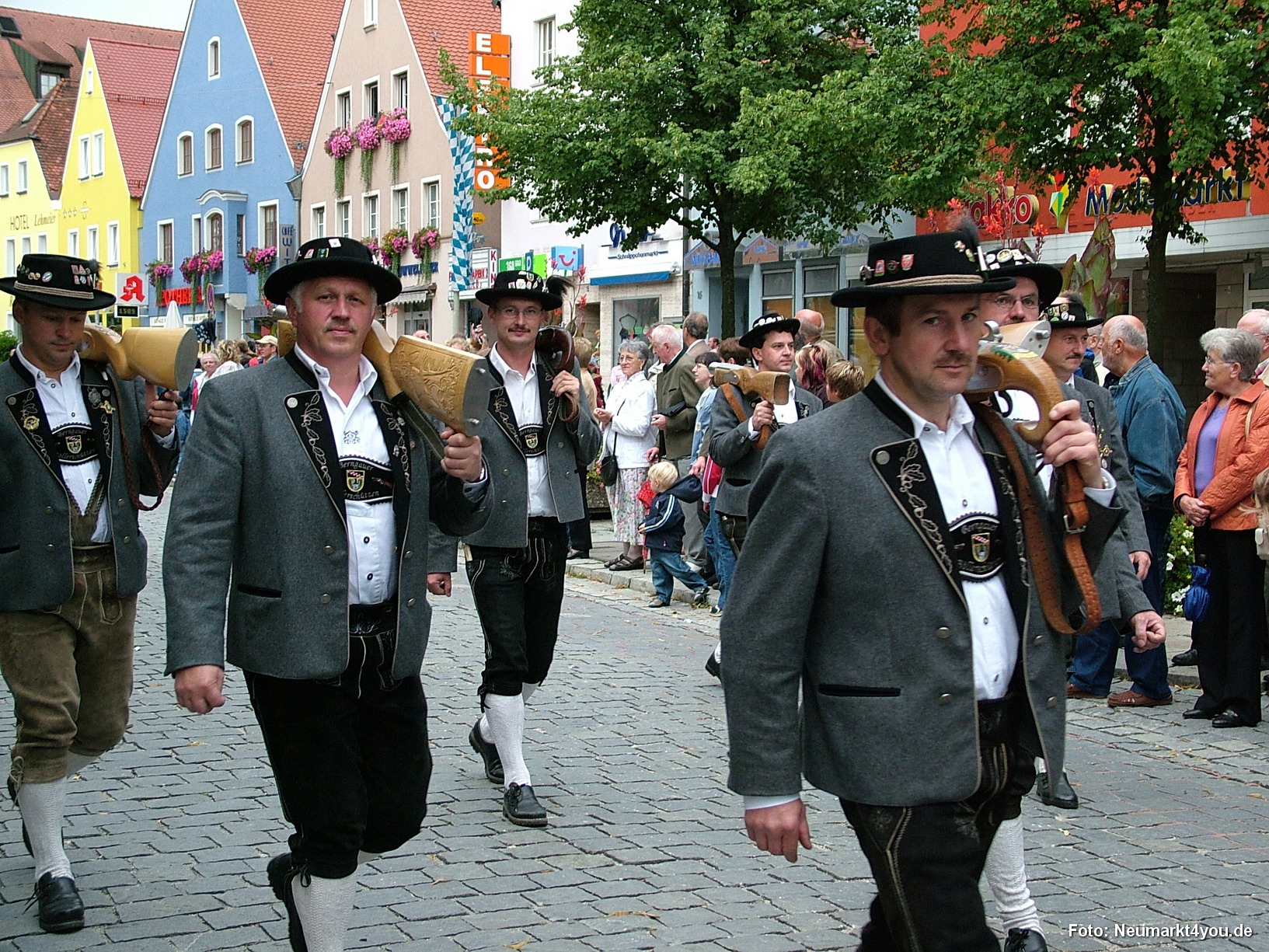 0675 Volksfestzug 130806