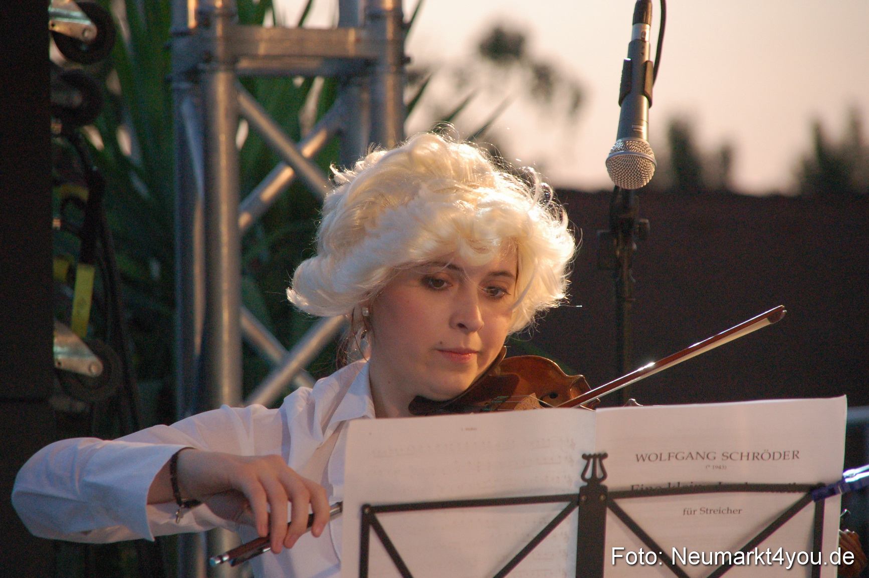 0230 Mozart Show Freibad