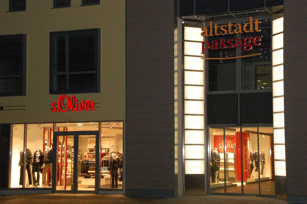 10024 Altstadt Passage Neumarkt 041007