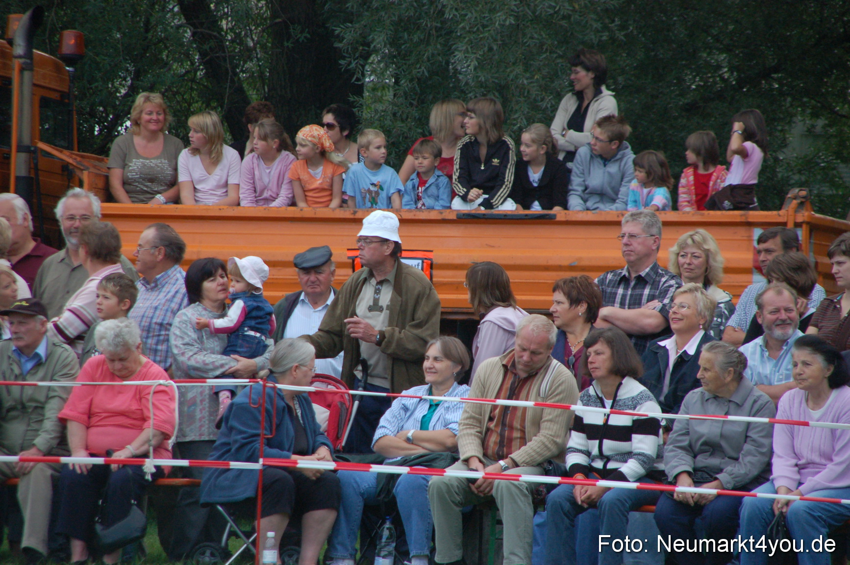 0004 Pferde Fohlenschau 200807