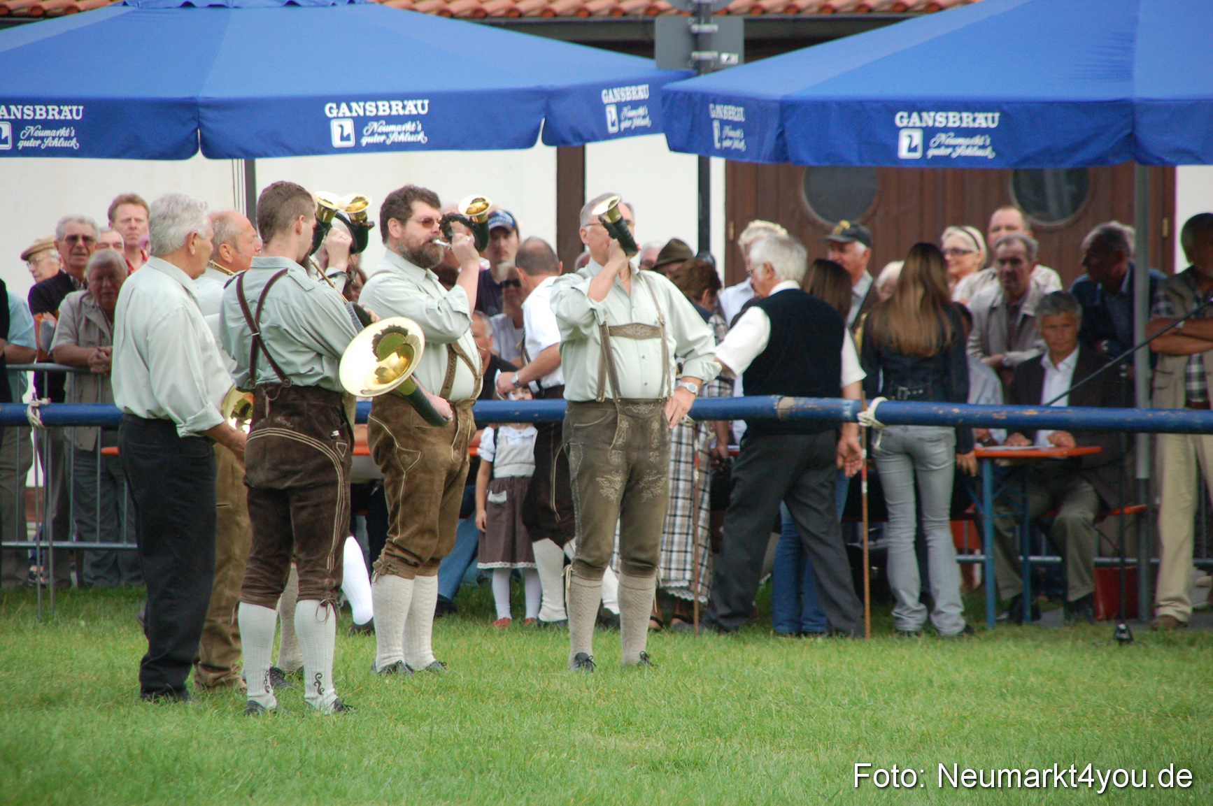 0021 Pferde Fohlenschau 200807