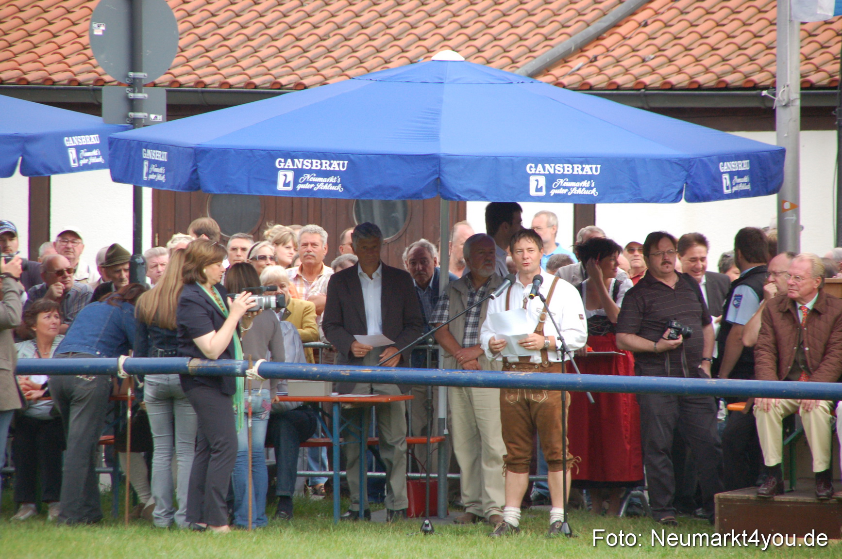 0034 Pferde Fohlenschau 200807