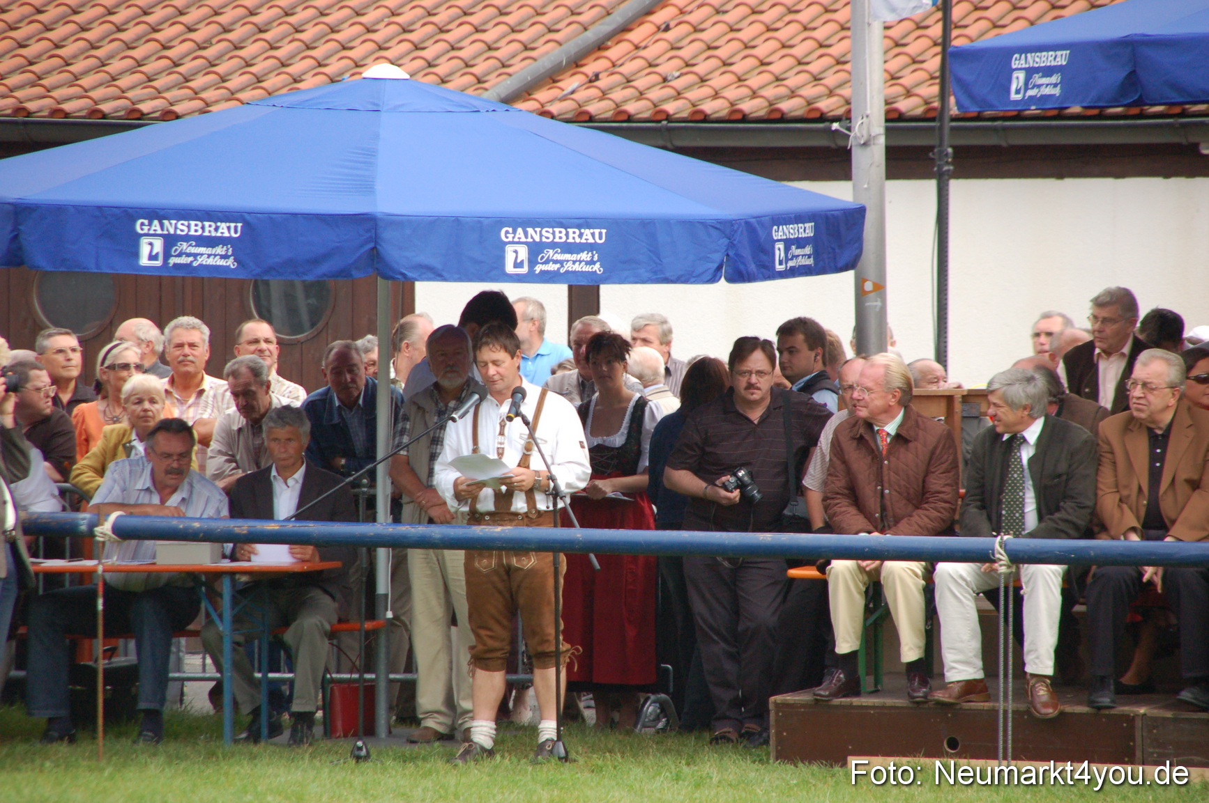 0036 Pferde Fohlenschau 200807