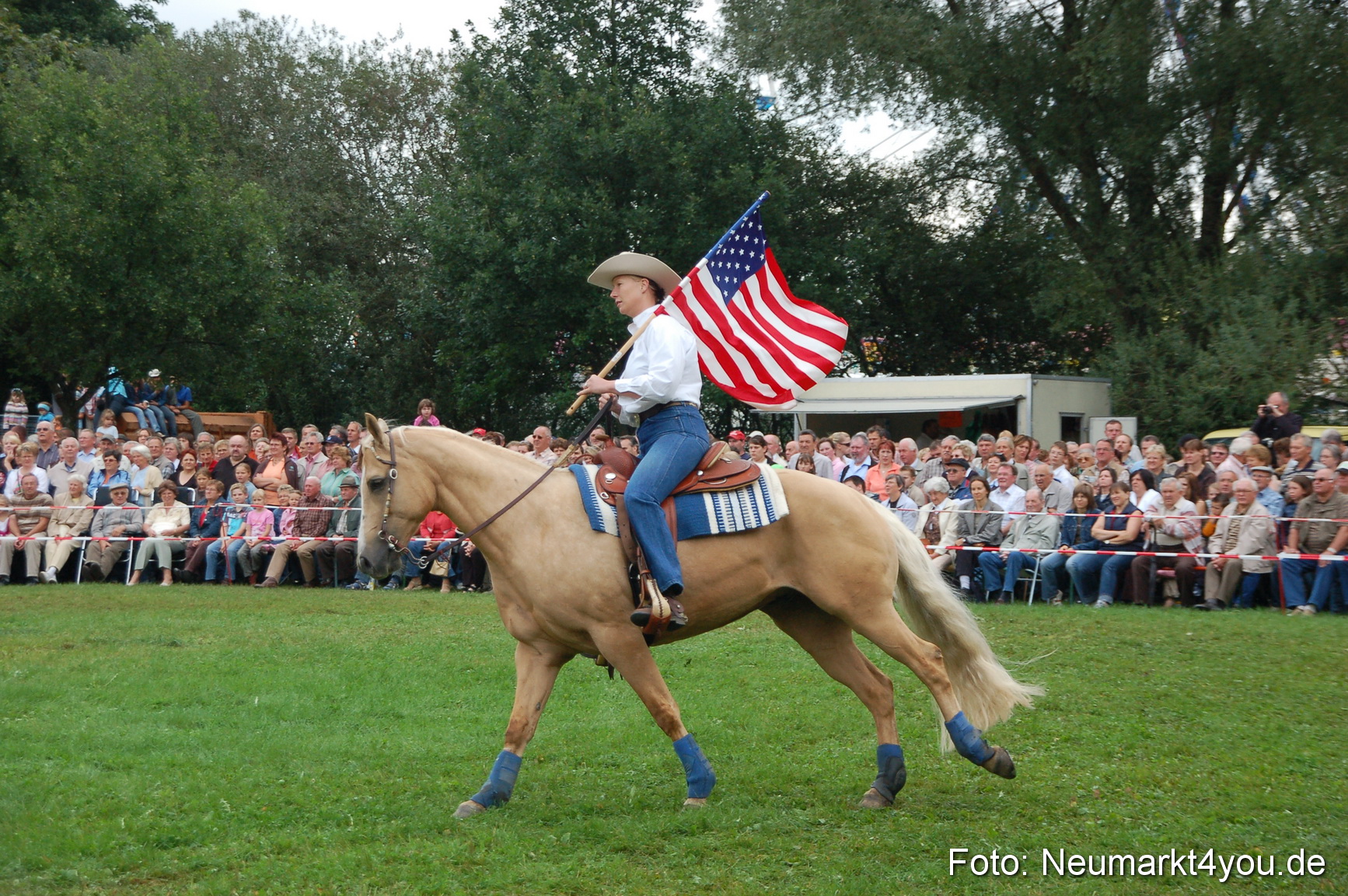 0224 Pferde Fohlenschau 200807