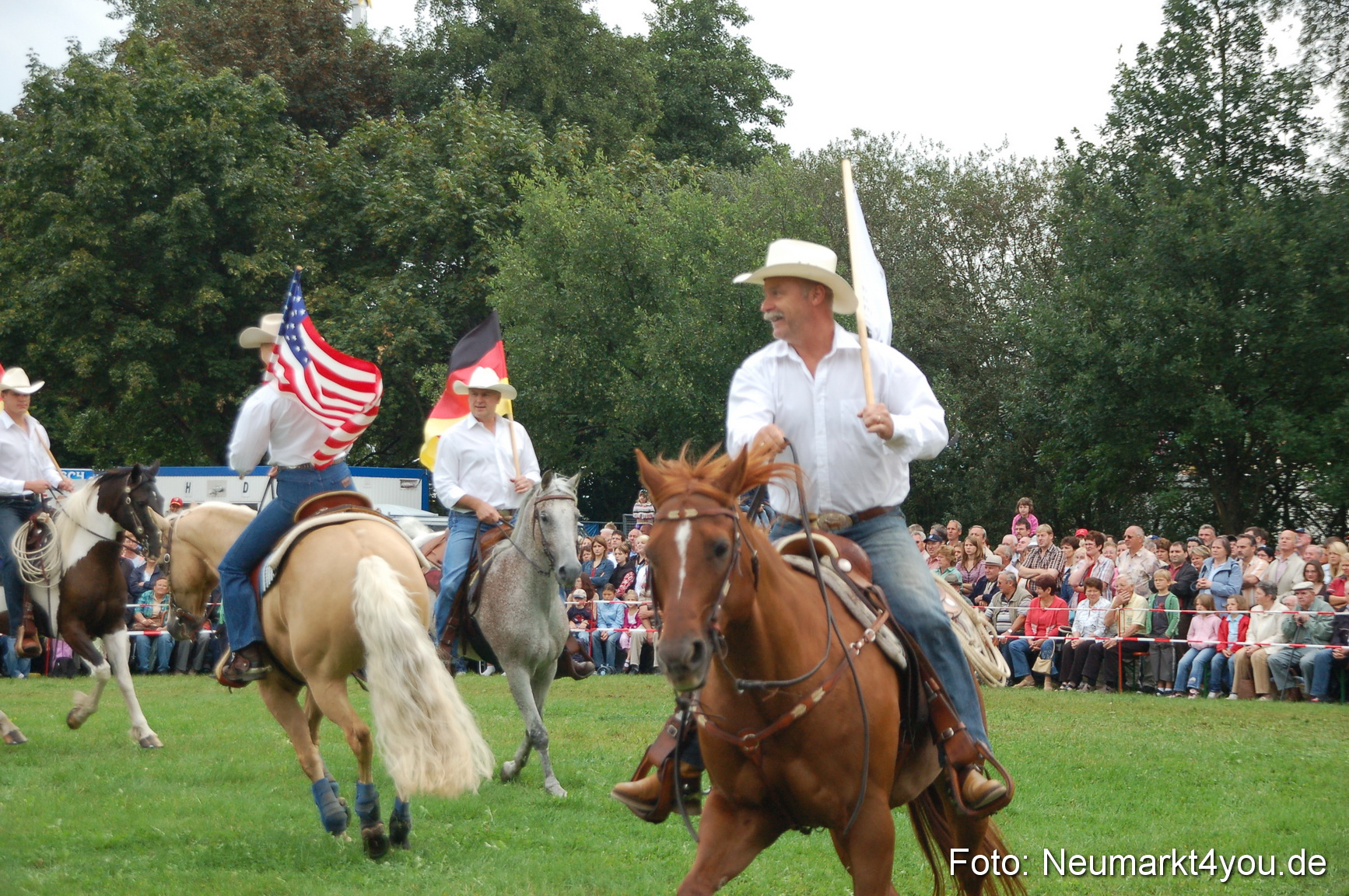 0232 Pferde Fohlenschau 200807