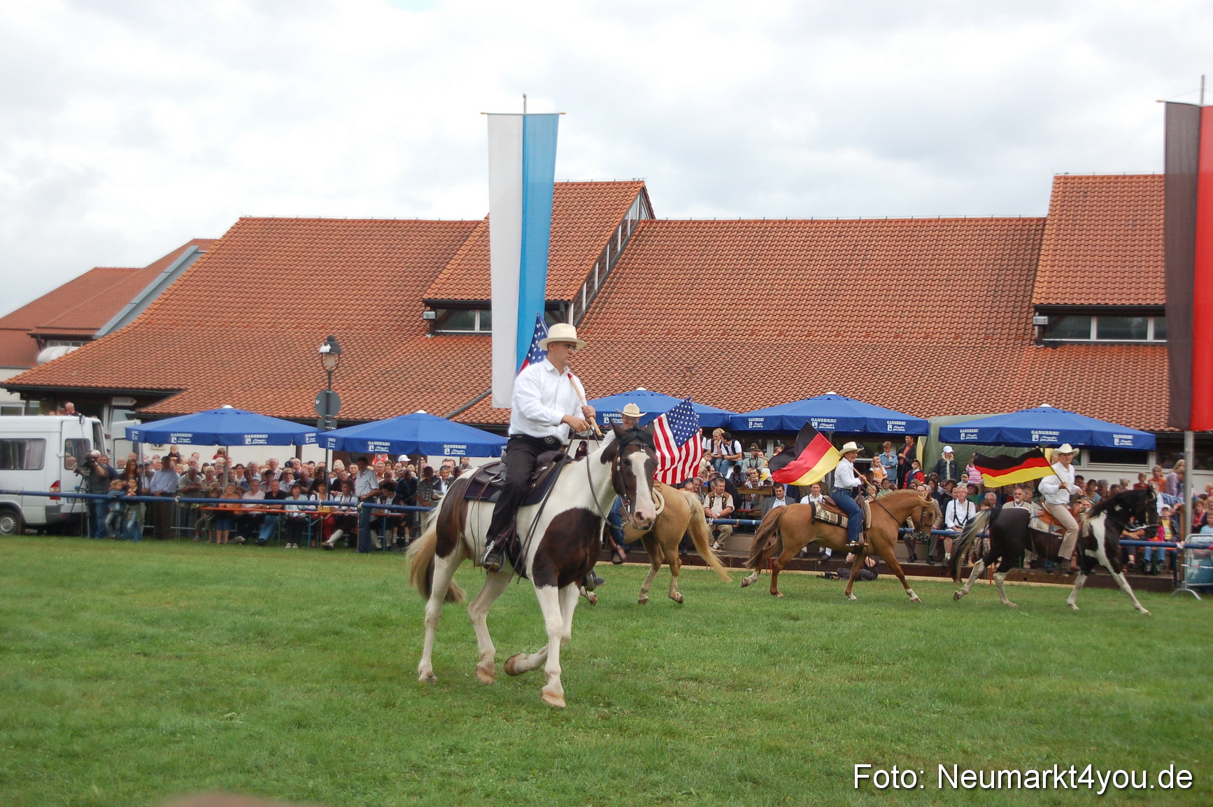 0236 Pferde Fohlenschau 200807