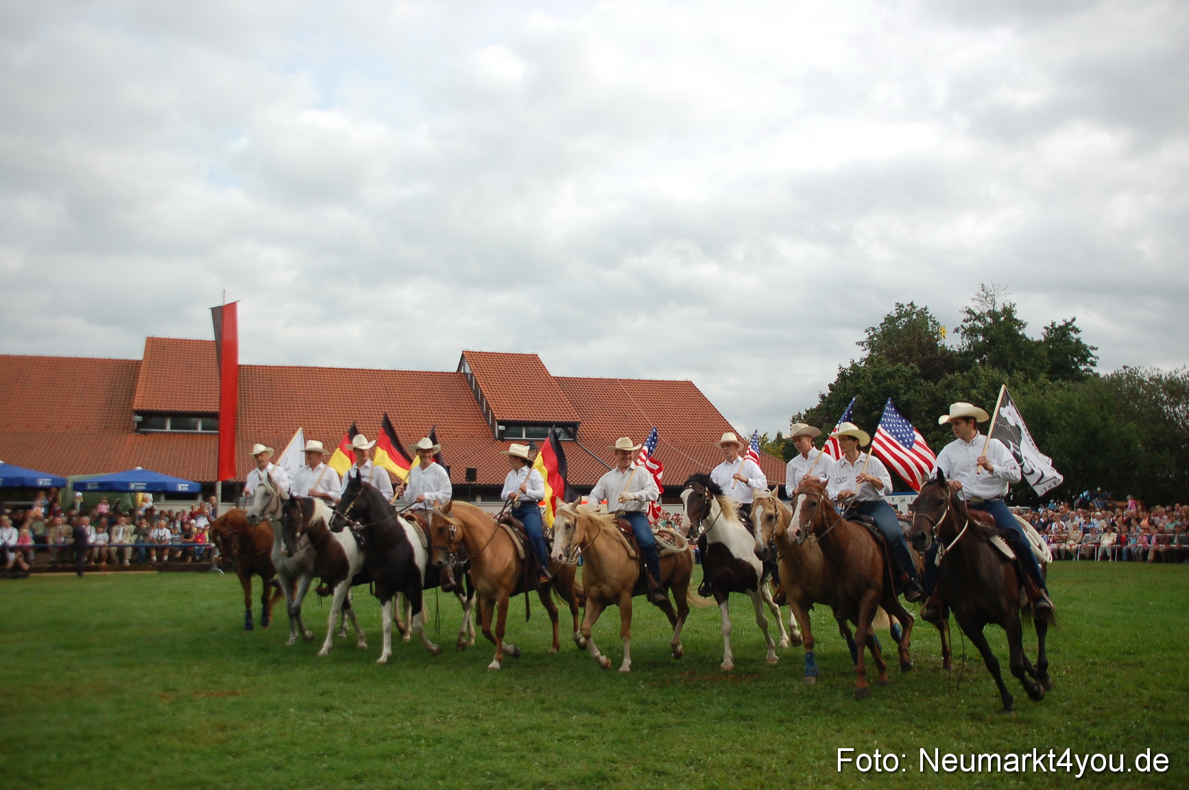 0245 Pferde Fohlenschau 200807