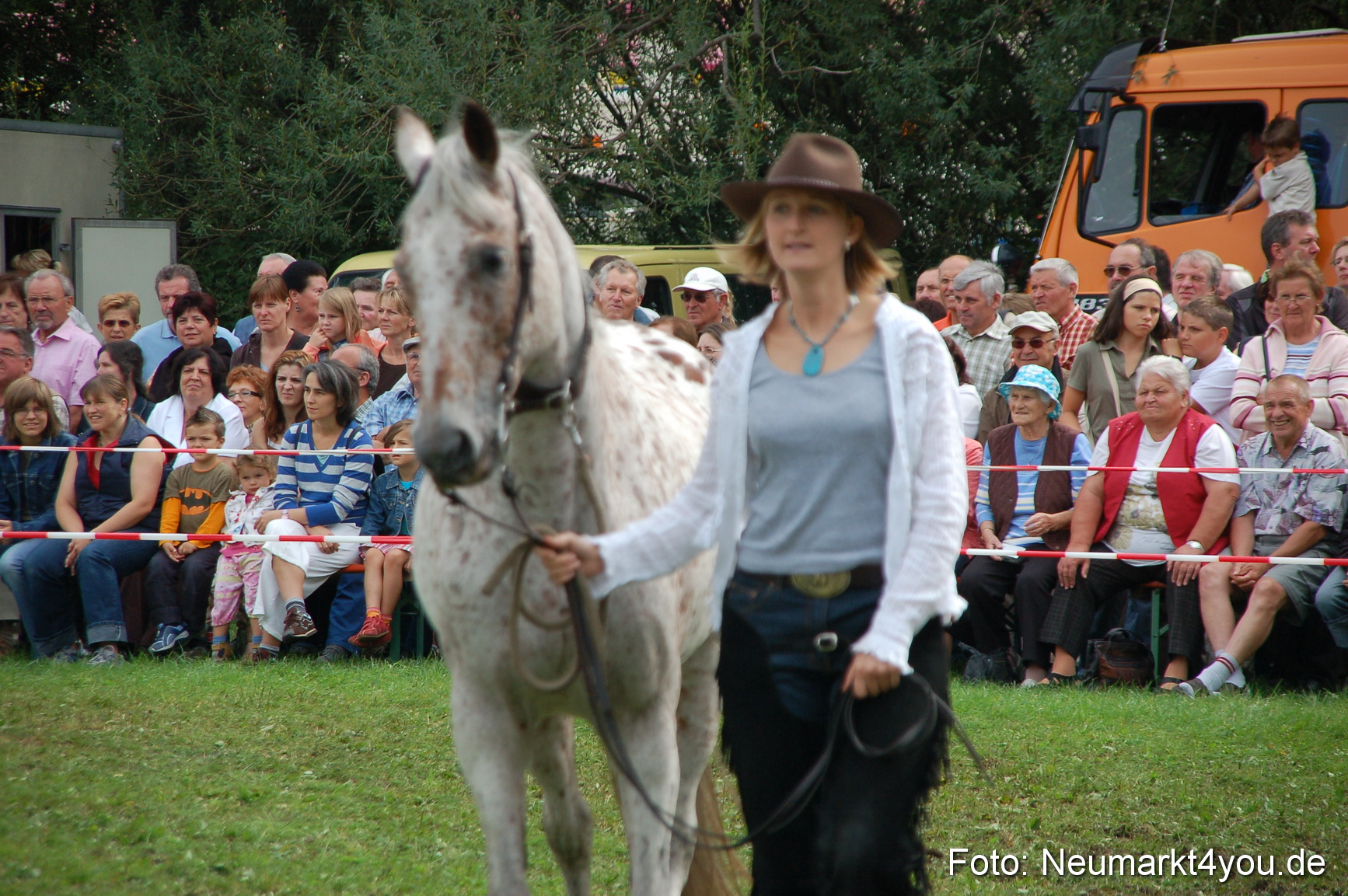 0451 Pferde Fohlenschau 200807