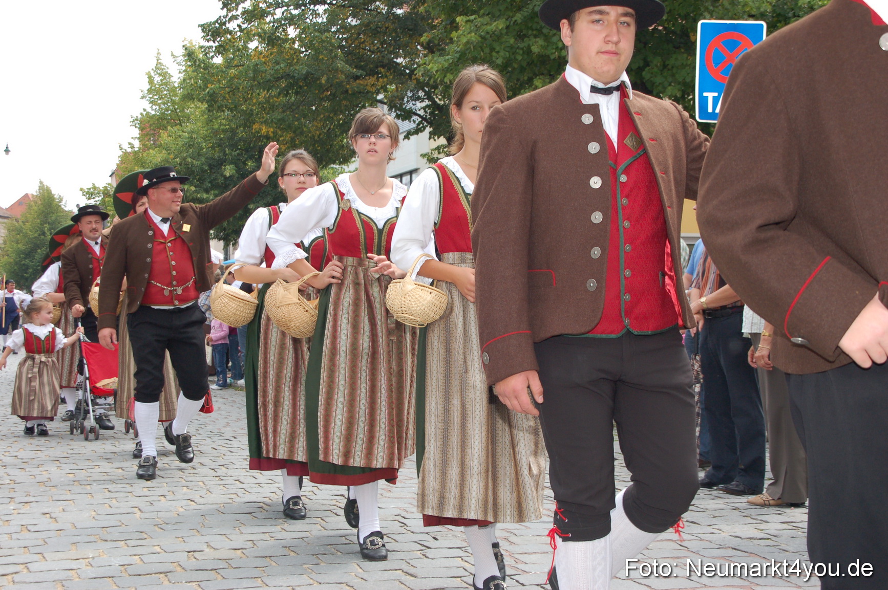 0158 Volksfestzug 120807