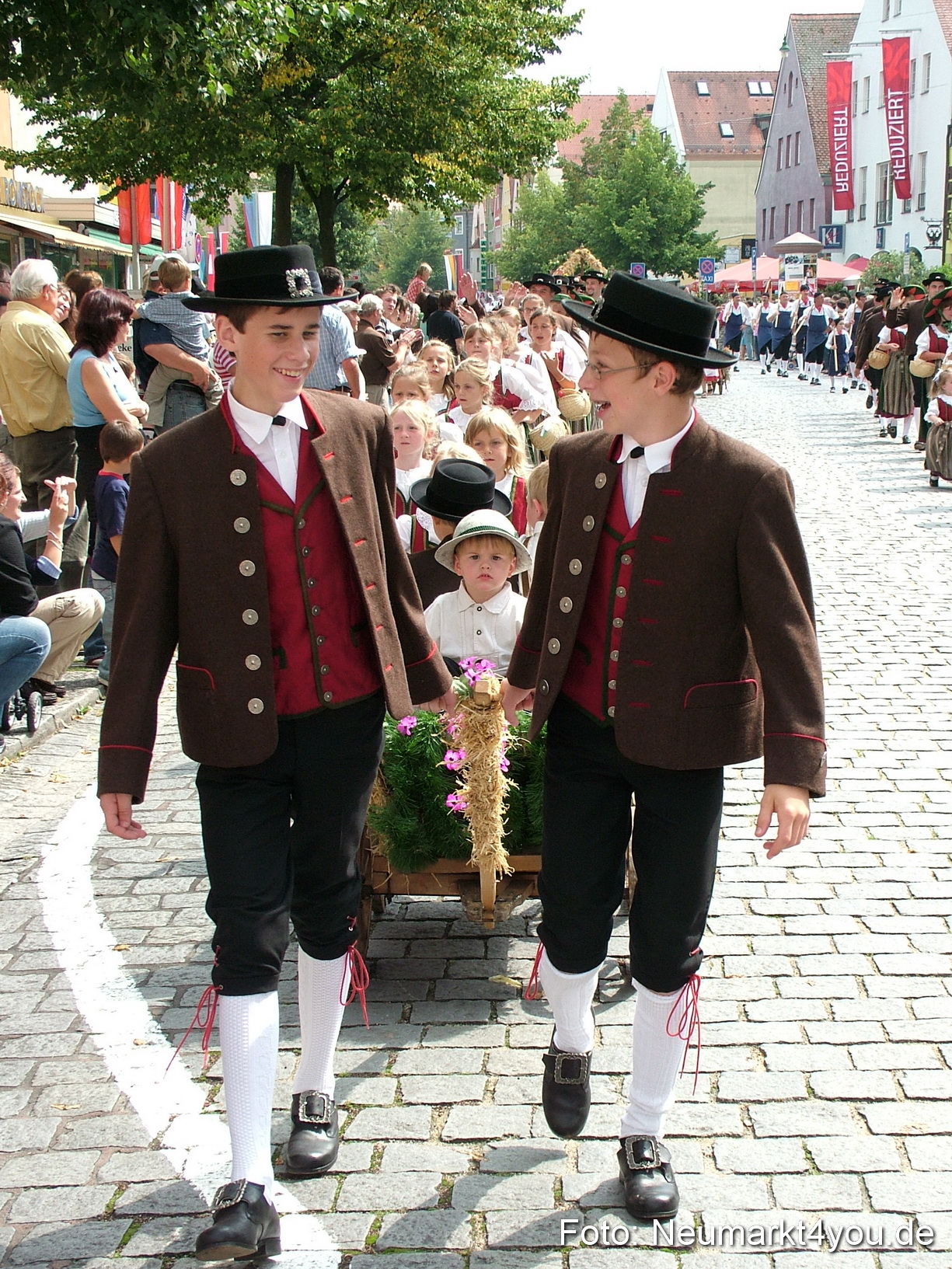 0176 Volksfestzug 120807