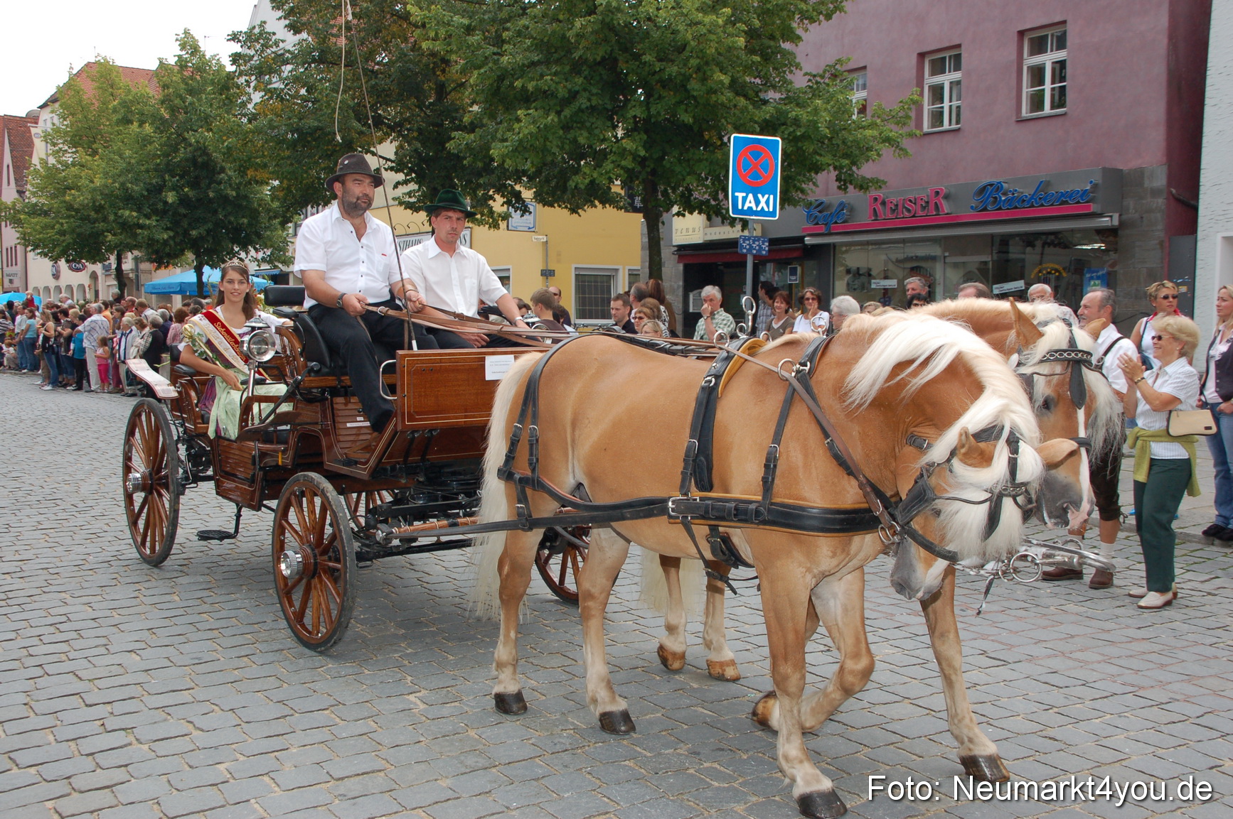 0211 Volksfestzug 120807