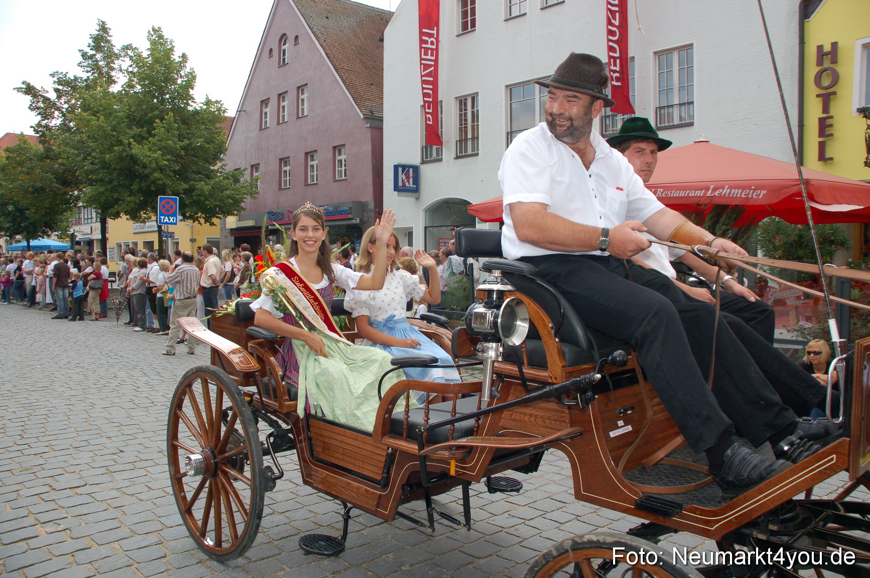0215 Volksfestzug 120807