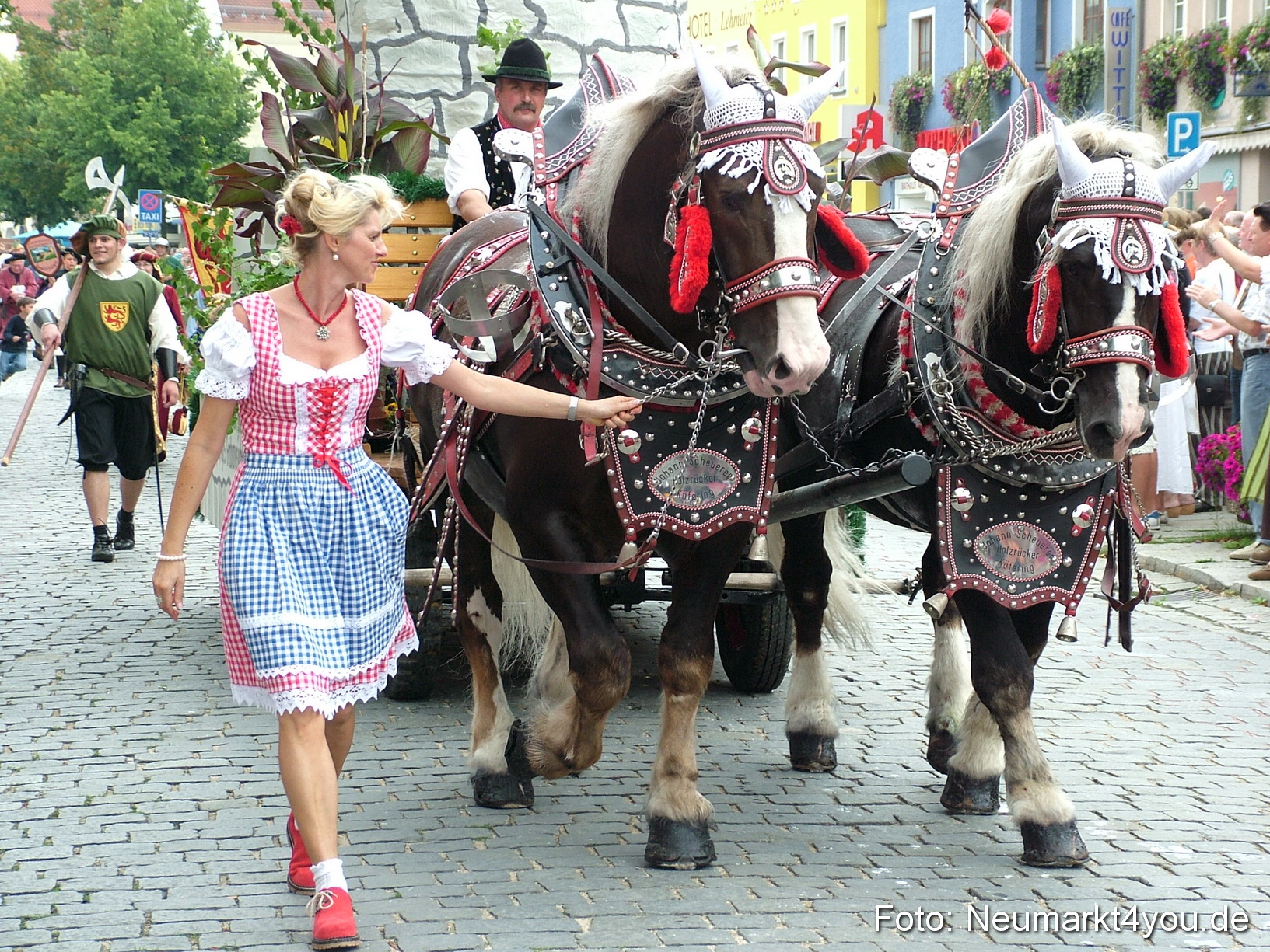0261 Volksfestzug 120807