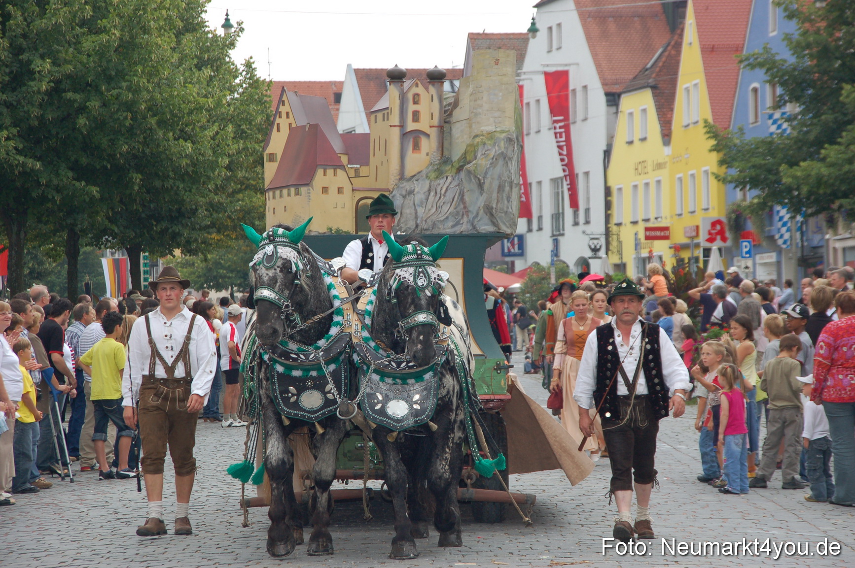 0326 Volksfestzug 120807