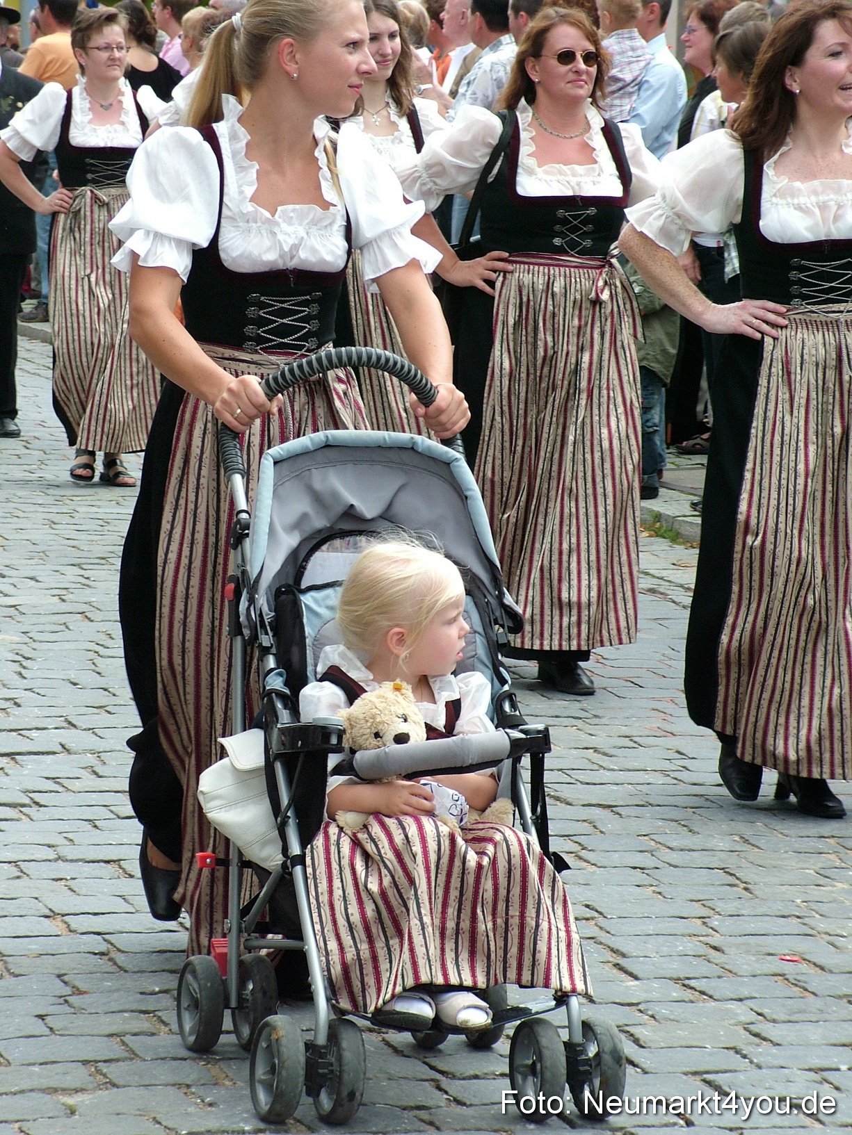 0359 Volksfestzug 120807