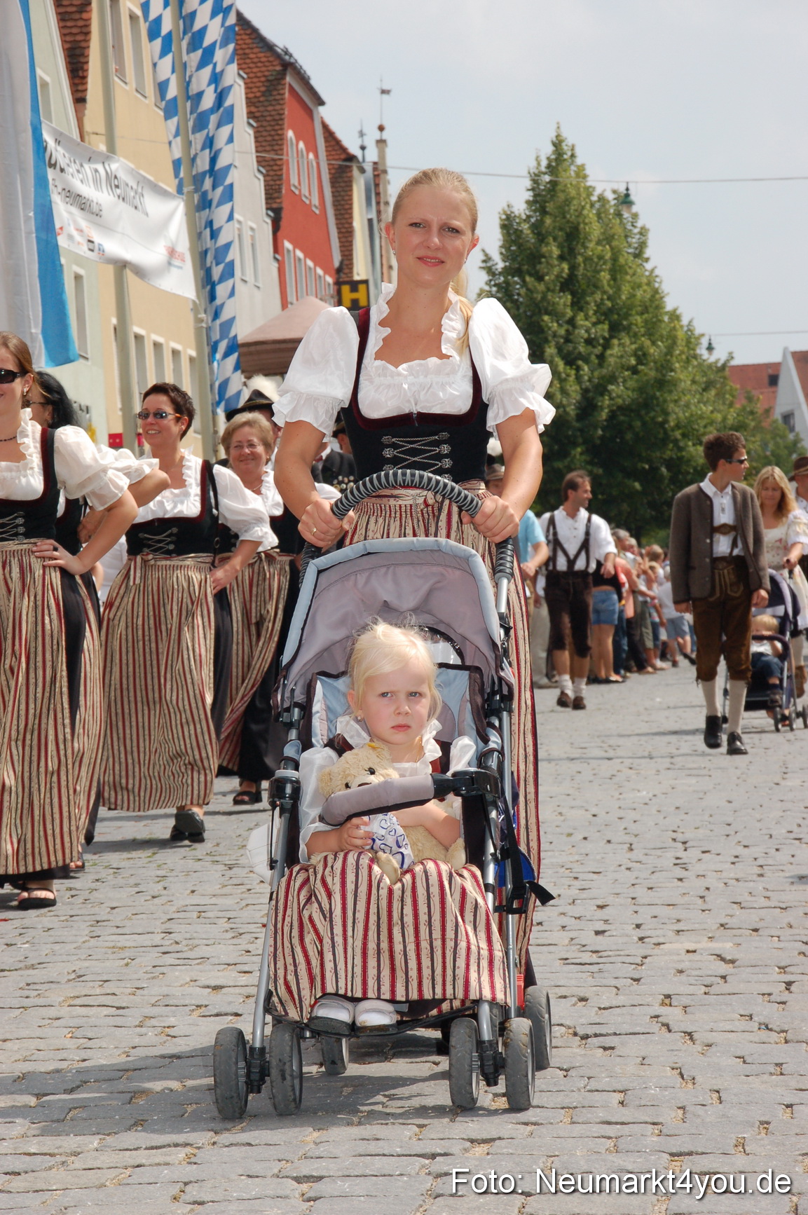 0370 Volksfestzug 120807