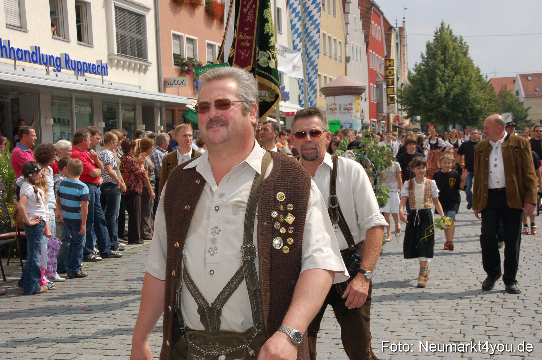 0381 Volksfestzug 120807