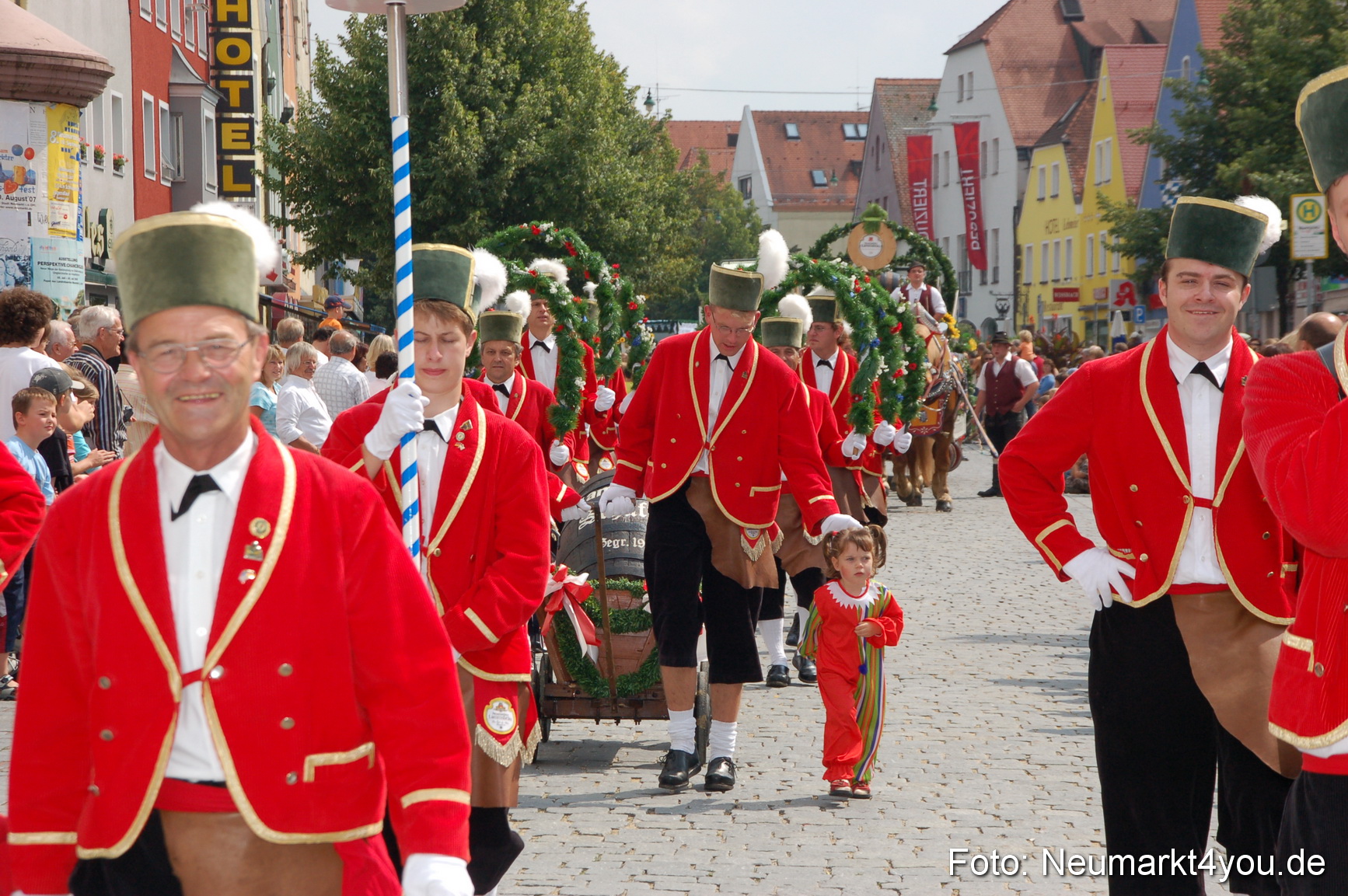 0406 Volksfestzug 120807