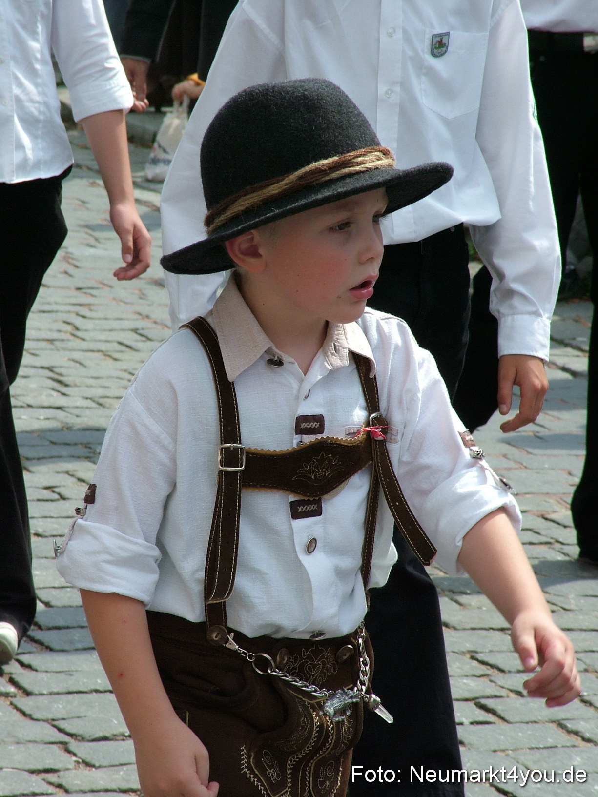0437 Volksfestzug 120807