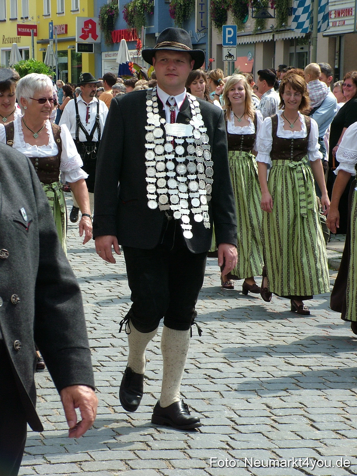 0439 Volksfestzug 120807