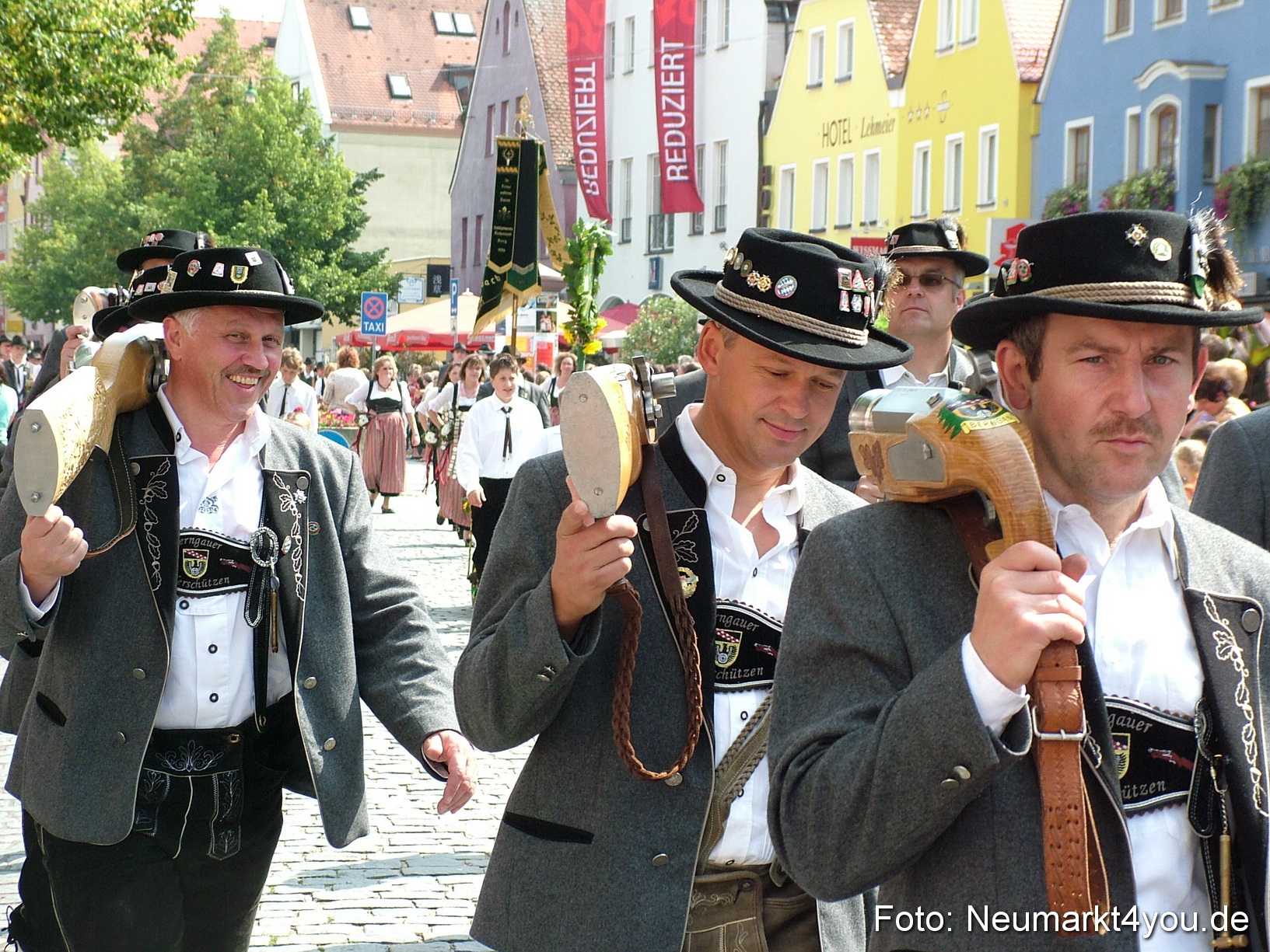 0463 Volksfestzug 120807