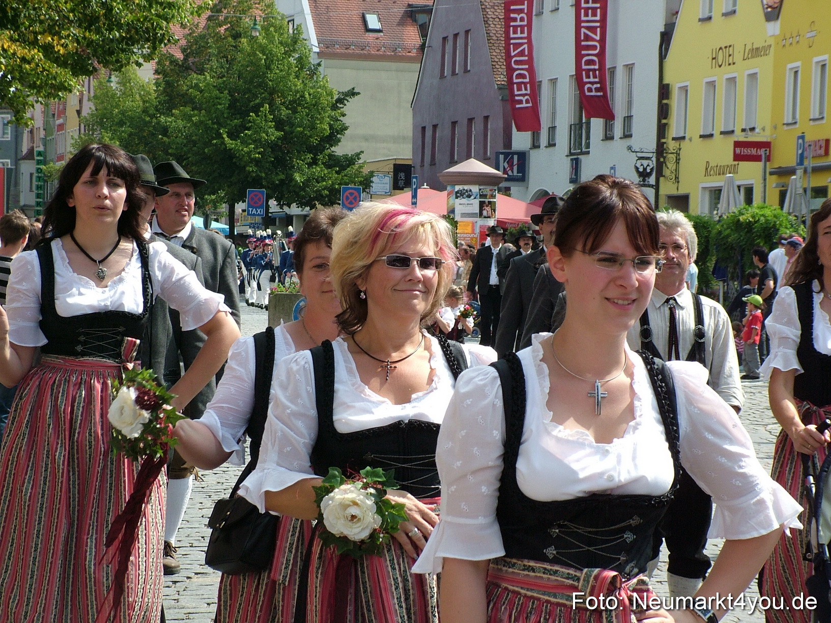 0466 Volksfestzug 120807
