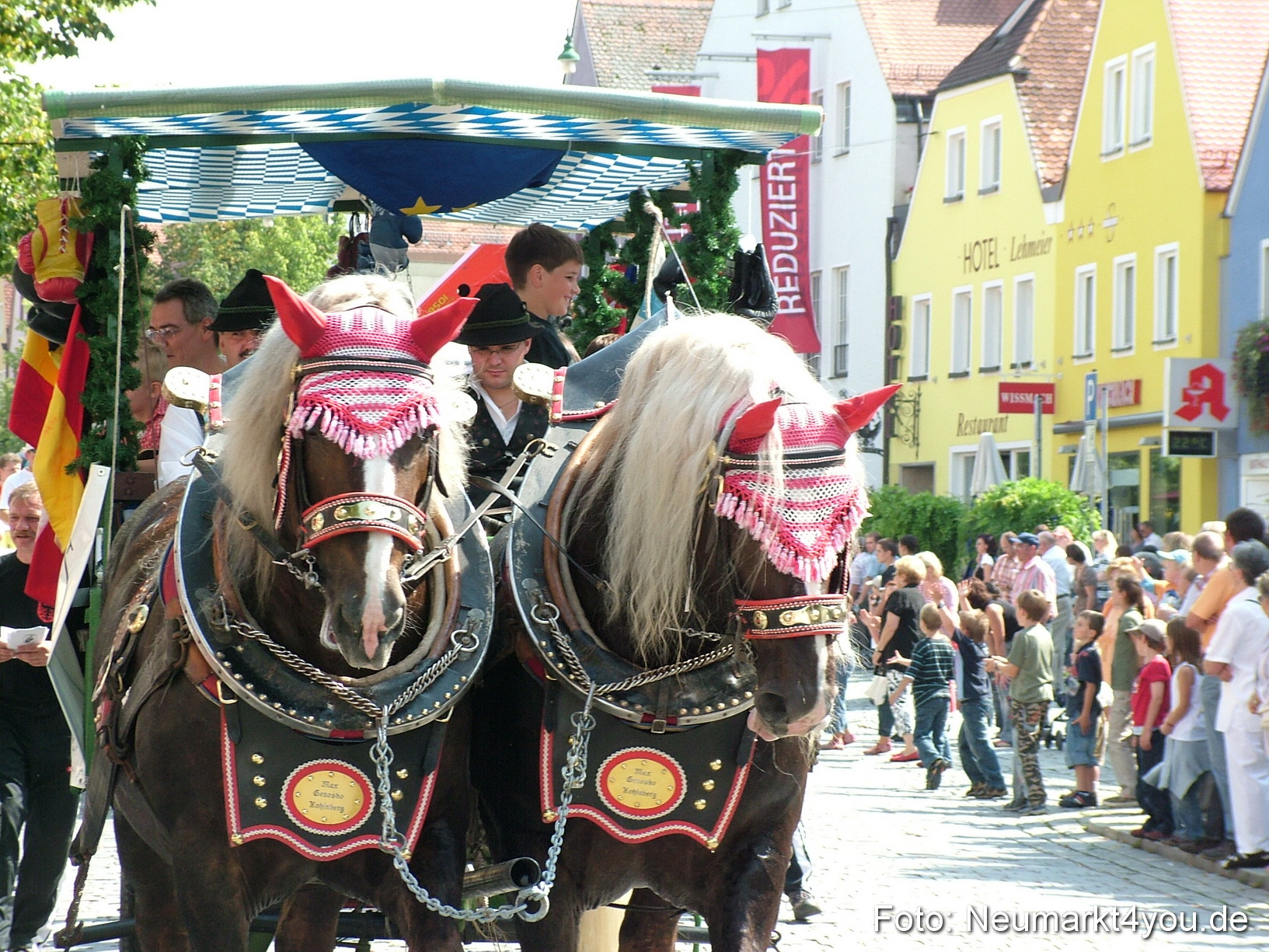 0552 Volksfestzug 120807