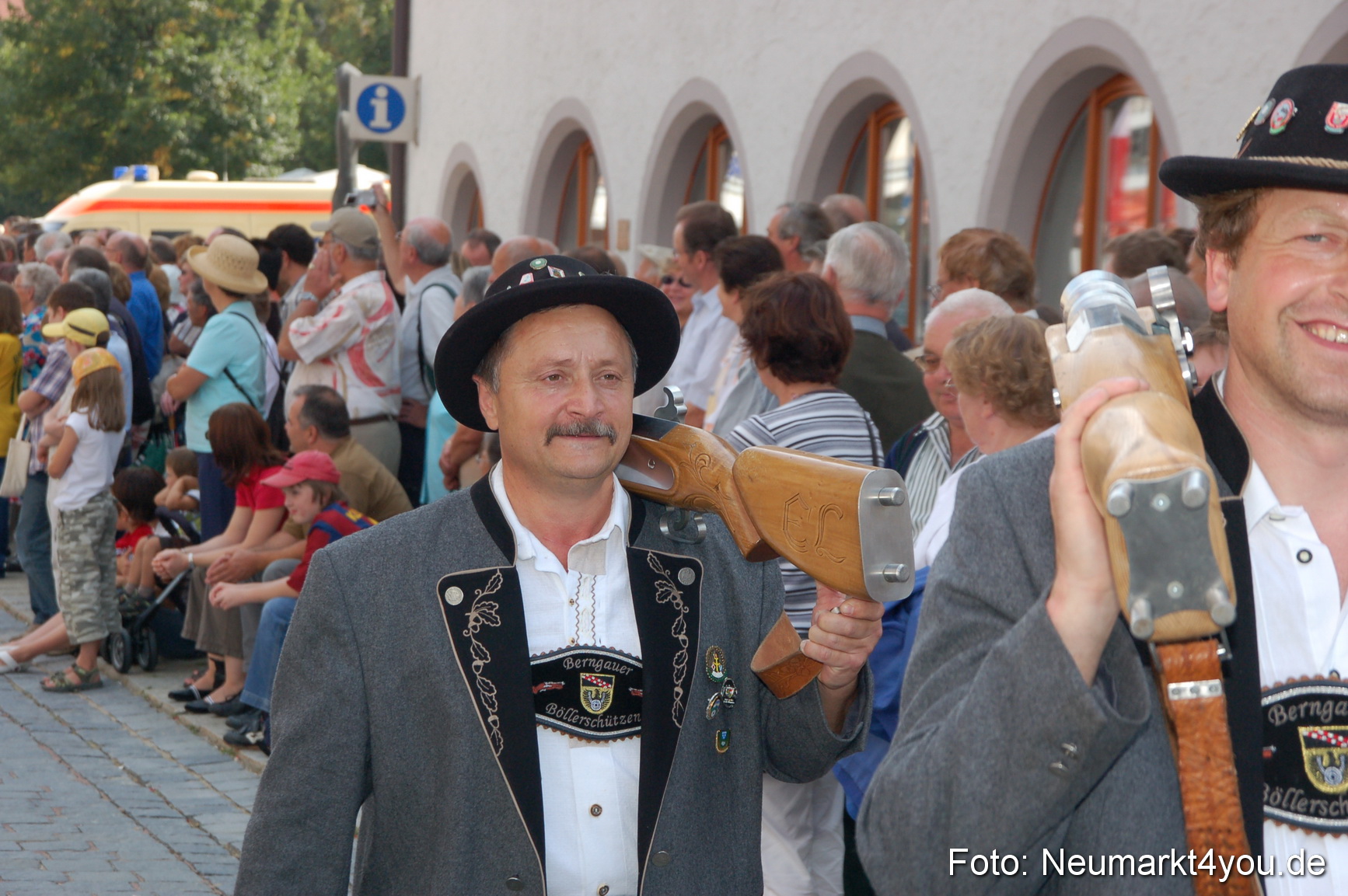 0601 Volksfestzug 120807